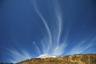 Feather clouds, Pico del Teide, 3718m, Parque Nacional de las Canadas del Teide, Teide National