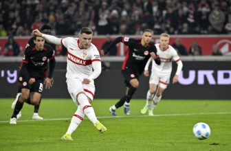 Penalty, Penalty kick, Goal kick Action Goal chance Ermedin Demirovic VfB Stuttgart (09) MHPArena,