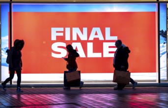 Final Sale, Clothing department stores' on Schadowstraße, large poster in the shop window