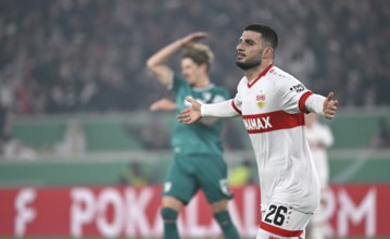 Deniz Undav VfB Stuttgart (26) Goal celebration Kristijan Jakic FC Augsburg FCA (17) disappointed