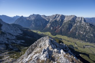 View at the summit of the Große Arnspitze, mountain panorama with Karwendel mountains, autumnal