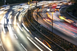 Heavy traffic on the A100 motorway, Berlin, 23.11.2020