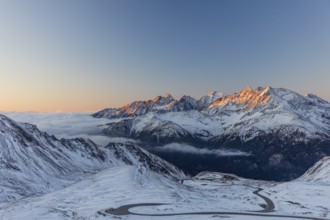 View from the Hochtor on the Grossglockner High Alpine Road to the surrounding mountains