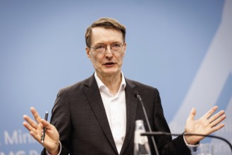 Prof Karl Lauterbach (SPD), Federal Minister of Health, at a press conference on the talks with