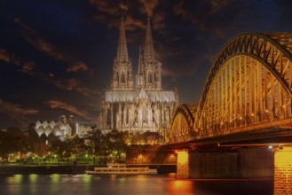 Hohenzollern Bridge, Cologne Cathedral, Cologne, North Rhine-Westphalia, Germany, Europe
