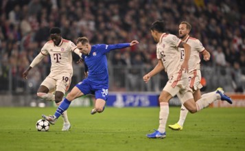 Alphonso Davies Bayern FC Munich FCB (19) v Marko Rog GNK Dinamo Zagreb (30) Harry Kane FC Bayern