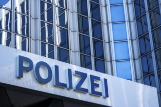 Police, building of a police authority Symbolic image