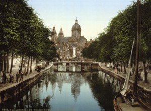 The Oudezijds Voorburgwal canal and the Sint Nicolaaskerk, St Nicholas Church, in Amsterdam,