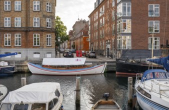 Sailboats, residential buildings, Wilders Canal, Copenhagen, Denmark, Europe