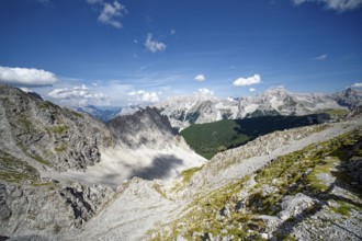 At the Hafelekar, view from the Karwendelblick of the Innsbruck Nordkette to the Karwendel