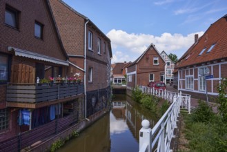 Moat Jorker Hauptwettern with brick houses in Jork, Altes Land, district of Stade, Lower Saxony,