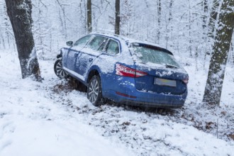 Car involved in an accident, car left the road on a bend due to snow and ice, Spitzgrund Coswig,