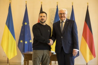 Volodymyr Selensky (President of Ukraine) after his entry in the guest book with Frank-Walter