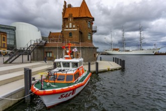 Sea rescue boat Hertha Jeep, of the German Maritime Search and Rescue Service, DGzRS, pilot house,