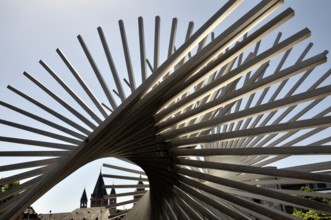 Sculpture Lebenskraft by the Spanish sculptor and draughtsman Andreu Alfaro on Jockel-Fuchs-Platz,