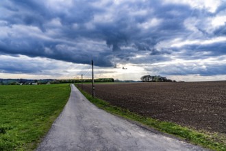 Field path, thick, black rain clouds, landscape in the Bergisches Land, near Halver, North