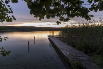 Ghost figures on the bathing jetty, evening mood on the bathing jetty of the Großer Glubigsee near