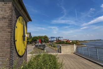 The Rhine at extremely low water, Rhine level at Emmerich pointing towards zero, Rhine promenade,
