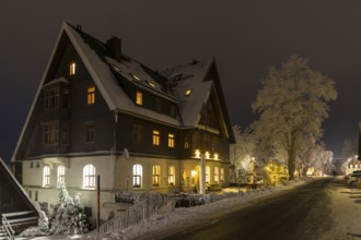 Exterior view of the Berghotel Friedrichshöhe in the snow, night shot, Oberbärenburg, Altenberg,