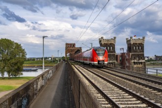 The railway bridge Duisburg-Hochfeld-Rheinhausen, over the Rhine, regional trains and many goods