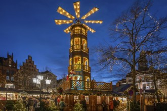 Large Christmas pyramid at the Christmas market on the market square, Lüneburg, Lower Saxony,