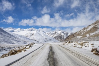 Winter Pamir Highway, Khorugh, Gorno-Badakhshan Province, Tajikistan, Central Asia, Asia