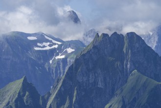 Mountain panorama from the Nebelhorn, 2224m, to the Höfats 2259m, behind it the Großer Krottenkopf,