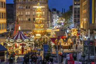 Pre-Christmas season, Christmas market in the city centre of Essen, Willy-Brandt-Platz, pedestrian