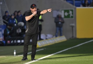 Coach Steffen Baumgart 1. FC Union Berlin FCU on the sidelines gesture gesture whistle, PreZero