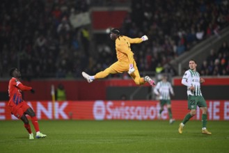 Goalkeeper Lawrence Ati-Zigi FC St. Gallen (01) Jump, trip in front of goal UEFA Conference League