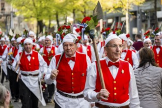Historically costumed guild members, Zunft zum Widder, Zurich Old Town, Münzplatz, Sechseläuten or