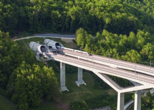 Filstal bridge on the Wendlingen (Stuttgart) -Ulm high-speed railway line with ICE. According to