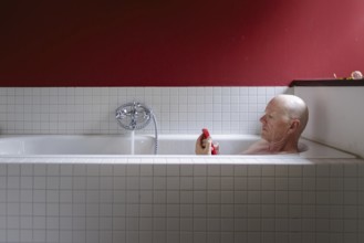Man in bathtub, Bonn, 06.07.2024