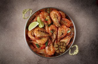 Fried king prawns, in shell, with spices, size 30/40, unpeeled shrimp, homemade, no people