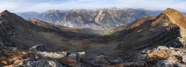 Panorama, view from the ridge of the Venet to the mountain panorama of the Parzinn group of the