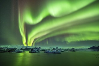 Northern Lights over icebergs in the glacier lagoon, Jökulsarlon, icebergs with glacier,