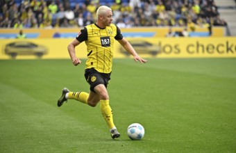 Julian Ryerson Borussia Dortmund BVB (26) Action on the ball PreZero Arena, Sinsheim,