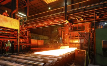 ThyssenKrupp Steel, steel production in the Duisburg-Hüttenheim heavy plate plant, Duisburg, Ruhr