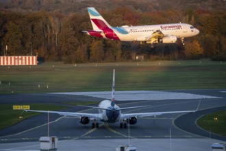 Eurowings Airbus A319-132, landing at Cologne-Bonn Airport, Sunexpress Boeing 737 waiting for