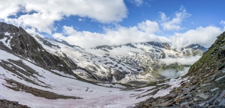 Mountain landscape with snowfields, summit Hoher Weißzint and Hochsteller with glacier