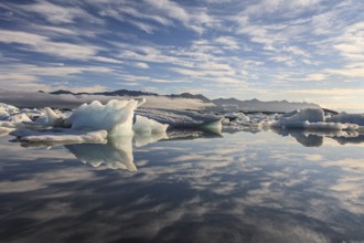 Ice floes, icebergs, reflection, mountains, clouds, sunny, Jökulsarlon, Iceland, Europe