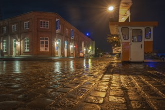View of a historic building at the New Harbour in Bremerhaven at night, Bremerhaven, Bremen,