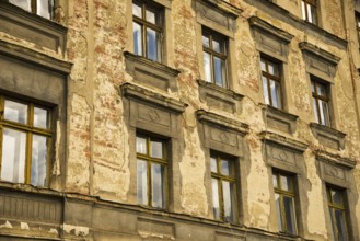 House facade, in need of renovation, city centre, Görlitz, Free State of Saxony, Germany, Europe
