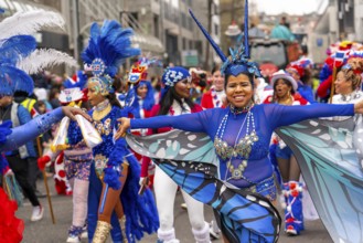 Rose Monday parade in Düsseldorf, groups of carnival societies and other participants in the street