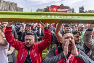 Demonstration of many thousands of steelworkers in front of the headquarters of ThyssenKrupp Steel