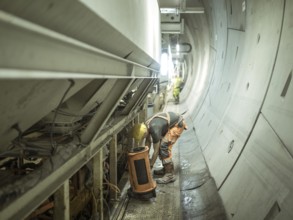 Work on the Wilma double-shield tunnelling machine in the H53 construction lot, Brenner Base