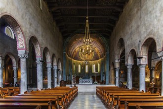 Nave, Cathedral of San Giusto, Colle di San Giusto, Trieste, harbour town on the Adriatic, Friuli,