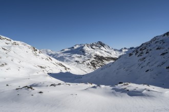 Mountain landscape with snow, view at the Keschhütte in winter, Bündner Haute Route, Albula Alps,