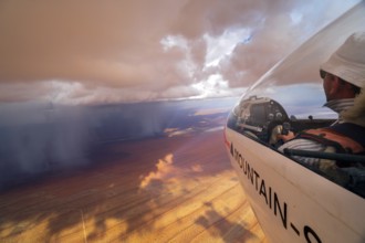 Gliding, glider, pilot, cockpit, clouds, rain, rain shower, desert, Arcus, Namibia, Africa