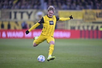 Julian Brandt Borussia Dortmund BVB (10) Action on the ball Voith-Arena, Heidenheim,